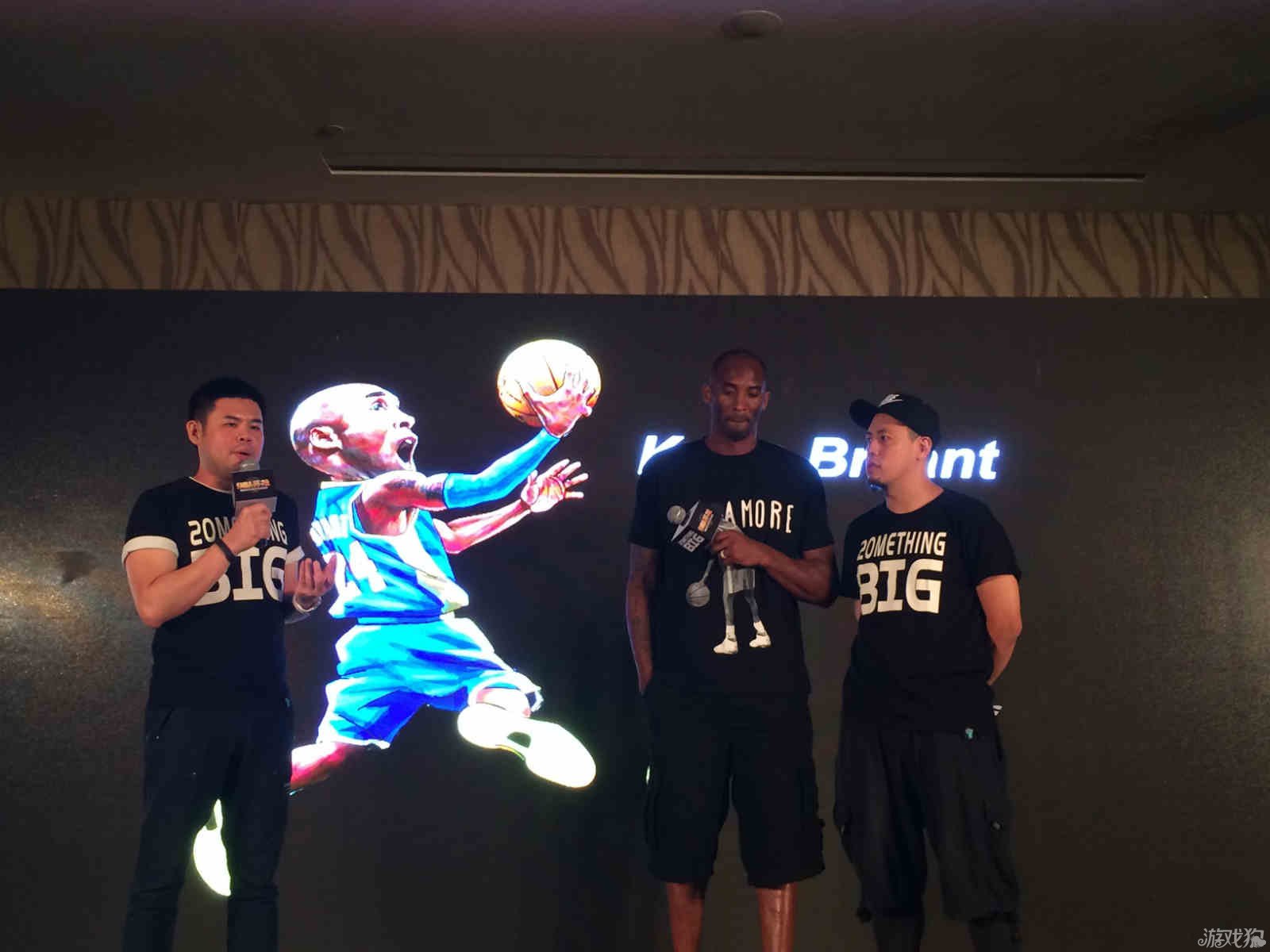 迷们津津