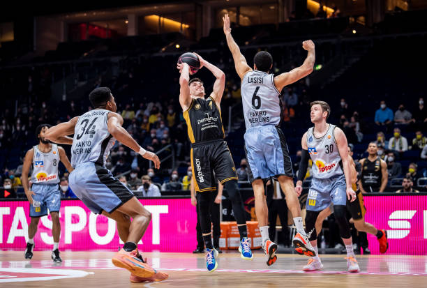 以其惊险与 以其惊险与